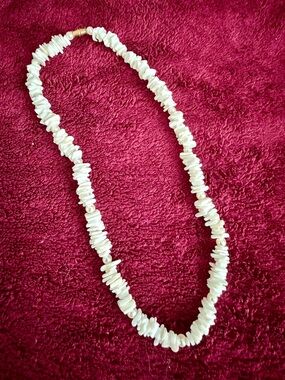 Vintage Hawaiian White Puka Shell Necklace with Pearl Accents